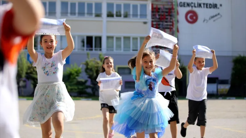 Okullar Kapanıyor! 20 Milyon Öğrenci Karne Heyecanı Yaşıyor