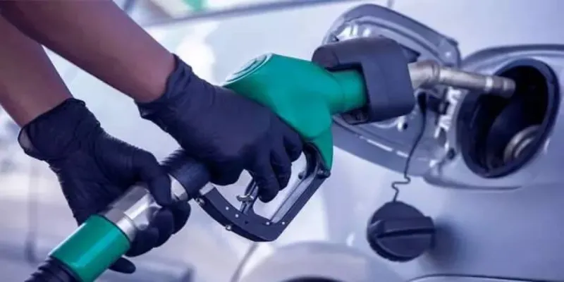 Akaryakıt Fiyatları: Benzin ve Motorine Zam mı Geldi? İşte Yeni Tarife!