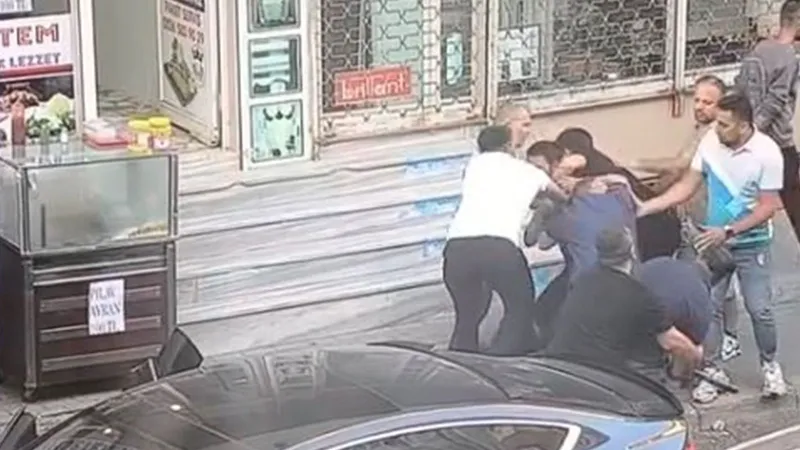 Alacak verecek yüzünden yaşlı adamı sopayla dövdüler
