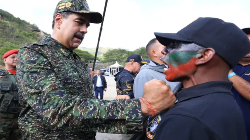 Maduro'dan ABD'ye Askeri Üniformalı Mesaj: Girmeyeceksiniz!