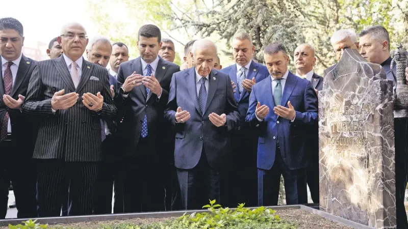 Bahçeli'den Özgür Özel'e Sert Sözler: Sokakta Taş Değil Akıl Lazım!