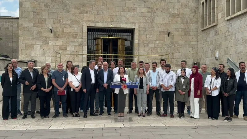 "Barajsız Sendika, Yasaksız Grev, Güvenceli İş" kanun teklifi Meclis'e sunuldu