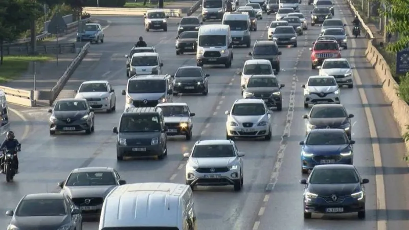 İstanbul'da Bayram Sonrası Trafik Çilesi! Yoğunluk Alarm Veriyor