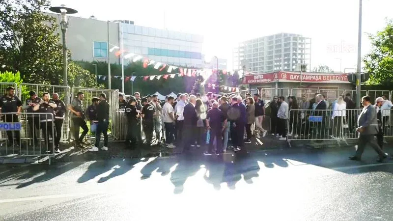 Bayrampaşa'da başkan vekili seçimi; polis yoğun güvenlik önlemi aldı, vatandaş dev ekrandan takip ediyor