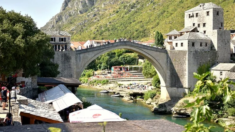 Bosna Hersek'teki Osmanlı mirası Mostar Köprüsü'nün yıkılışının 32. yılı