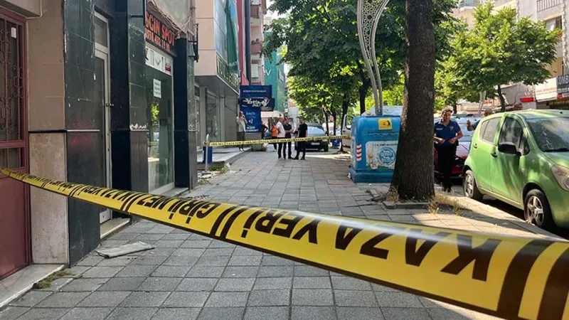 İzmit'te Kan Donduran Anlar! Husumetlisi Cadde Ortasında Vuruldu!