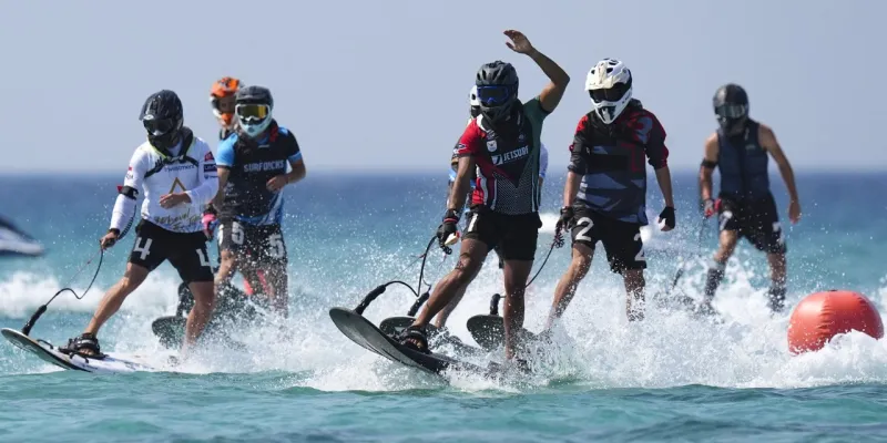 Çeşme'de Nefesler Tutuldu! Dünya Motosurf Şampiyonası Başladı