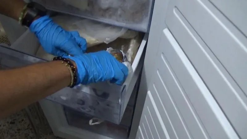 Derin dondurucuda poşete sarılı bulundu! Polis güvenlik kameralarından tespit etti