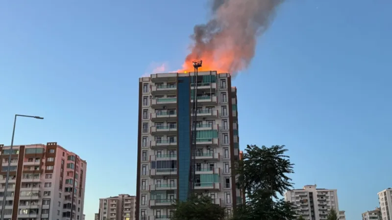 Diyarbakır'da Korkunç Yangın! 13 Katlı Binada Facia