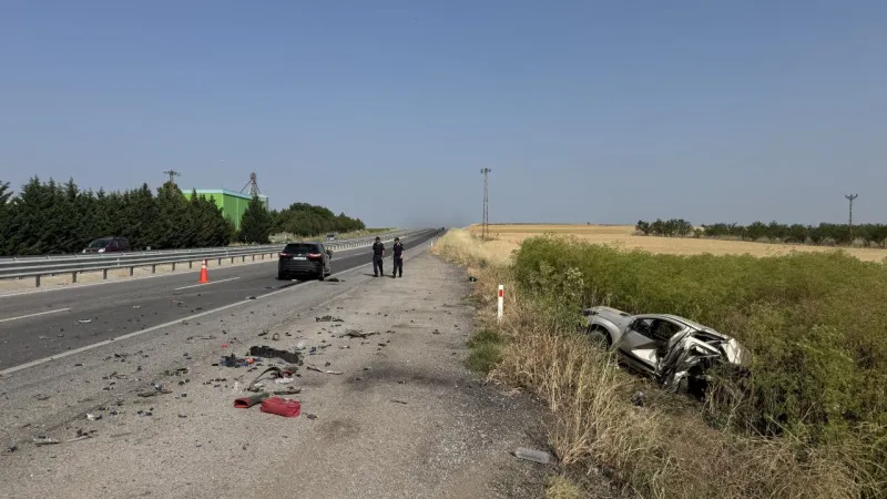 Edirne'de iki araç çarpıştı: 1 ölü, 1 yaralı