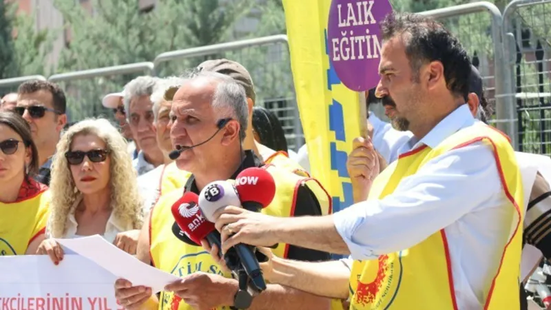 Eğitim-Sen'den Bakan Tekin'e "sıfır" notu