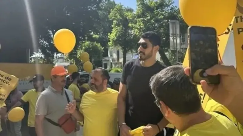 FETÖ’cüler Ekrem İmamoğlu maskesi takıp özgürlük istedi!