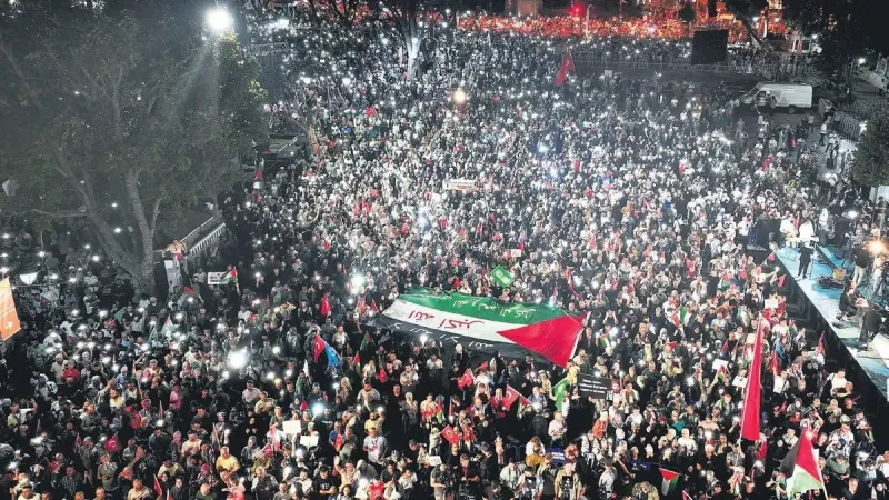 Gazze için insanlık yürüyüşü: Yüz binler Ayasofya'da toplandı! Dünyaya "Bu soykırım dursun" mesajı | Katil İsrail'e tepki yağdı