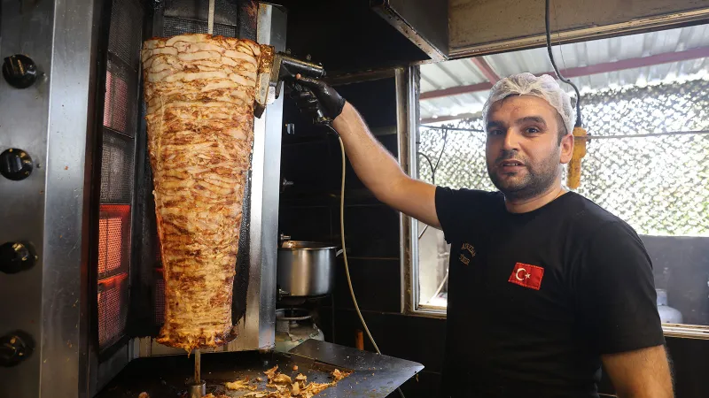 Hatay'da Döner Ustasının Yevmiyesi Şaşırttı! O Sıcakta Değer mi?