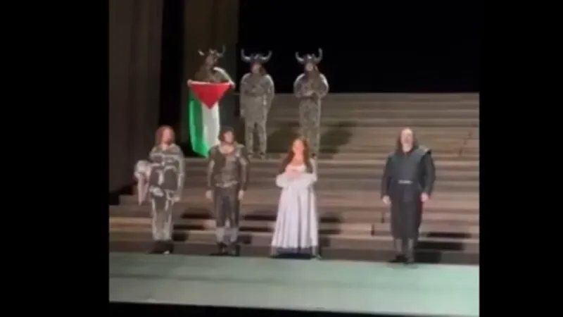 Opera'da Filistin Bayrağı Krizi! Sanatçı Sahneyi Karıştırdı