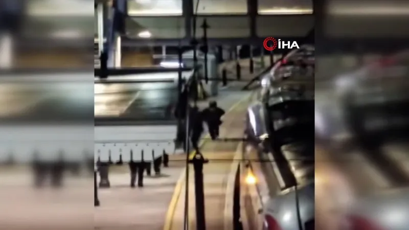 İngiltere'de trende bıçaklı saldırı: 9'u ağır en az 10 yaralı