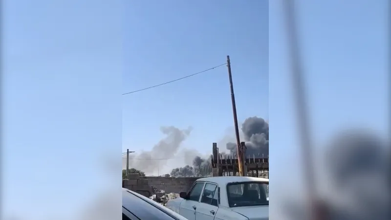 İsrail'in hava saldırılarının ardından Tebriz'den dumanlar yükseliyor