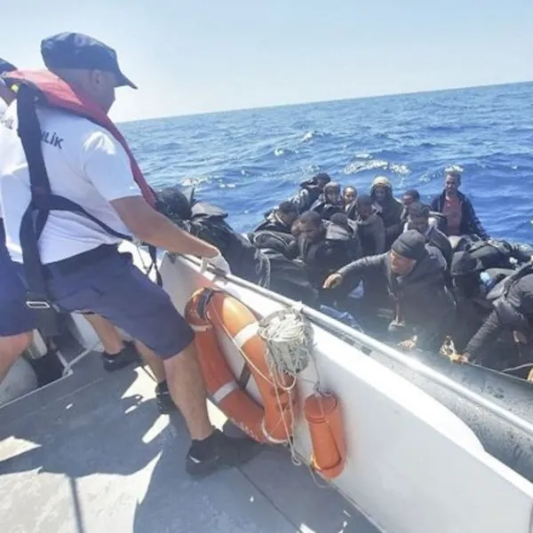 İzmir açıklarında 47 düzensiz göçmen kurtarıldı