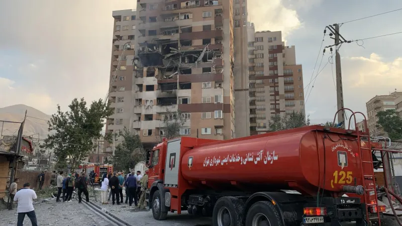 Katil İsrail İran'a saldırdı