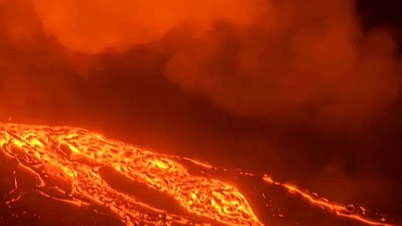 Hawaii'de Korkunç Patlama: Kilauea Yanardağı Zirveye Ulaştı!