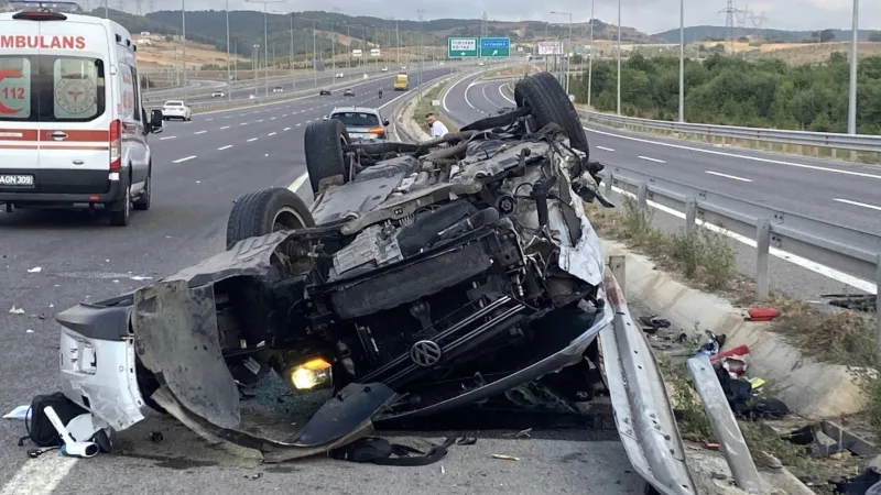 Kuzey Marmara Otoyolu'nda otomobil, yön tabelasına çarptı: 1 ölü, 4 yaralı