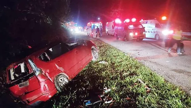 Malezya'da feci trafik kazası: Çoğu üniversite öğrencisi 15 kişi yaşamını yitirdi