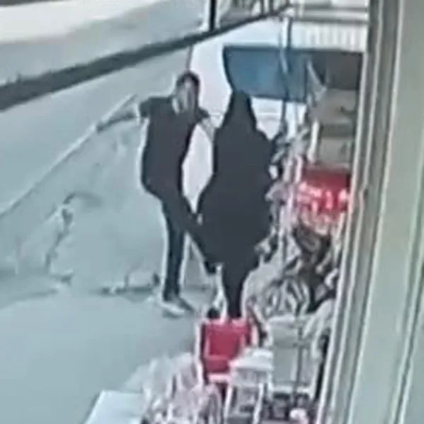 Mezuniyet Gününde Şiddet! Kadına Sokak Ortasında Saldırı