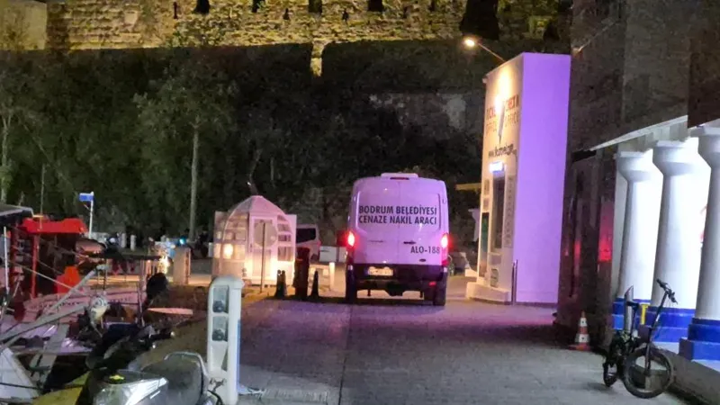 Muğla'da ayağına ağırlık bağlayıp denize atlayan kişi öldü