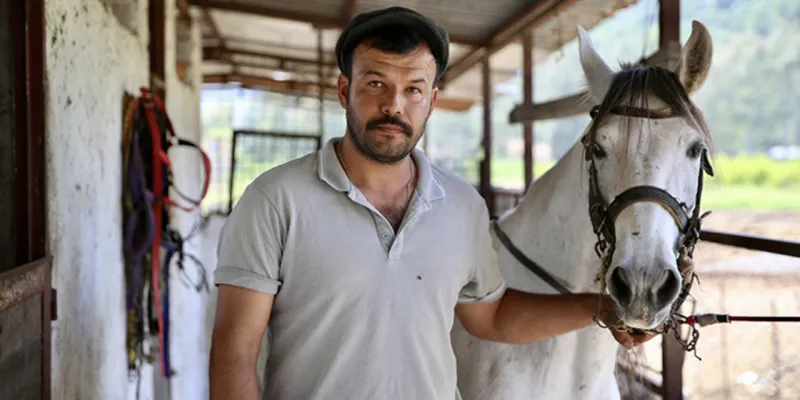 Ambulans Şoförü Nalbant Oldu! İşte Kaybolan Mesleğe Can Veren Adam