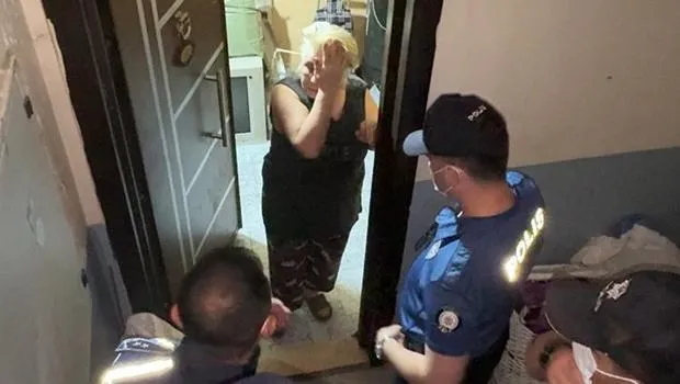 Avcılar'da Korkunç Koku! Çöp Evden Şok Gerçek Çıktı!