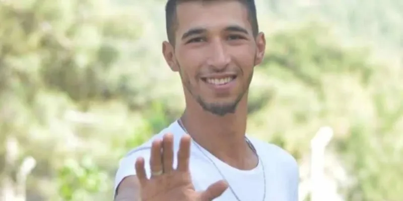 Diyarbakır'da Feci Kaza: Otomobil Direğe Çarptı! 2 Ölü!