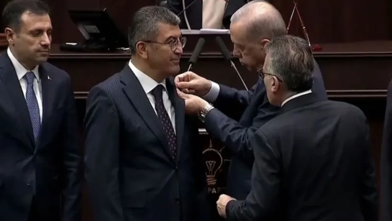 Erdoğan'dan Şok Soru! AKP'ye Katılan Vekili Tanıyamadı Mı?