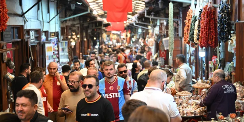 Gaziantep'te Kupa Coşkusu: İğne Atsan Yere Düşmez!