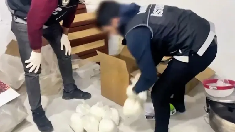 Başakşehir'de Uyuşturucu Baskını! 880 KG Skunk Ele Geçirildi!