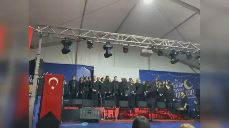 İstanbul'da Ramazan Etkinliğinde Sahne Çöktü: 5 Yaralı
