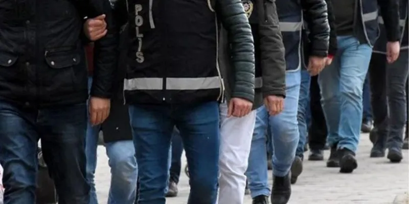 İzmir'de Nefes Kesen Firari Operasyonu: 49 Kişi Yakalandı!