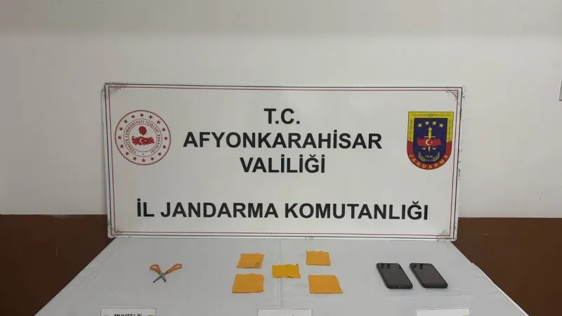 Afyon'da Jandarmadan Şok Baskın! Binlerce Doz Uyuşturucu Peçete Ele Geçirildi
