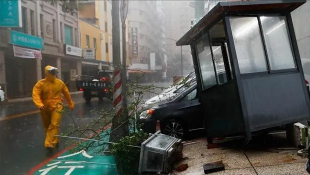 Krathon Tayfunu Tayvan'da can kaybına yol açtı, binlerce kişi tahliye edildi