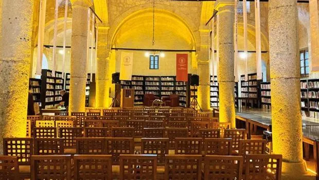 Tarihi Kilisede Şok Değişim! Artık Burası Kütüphane mi?