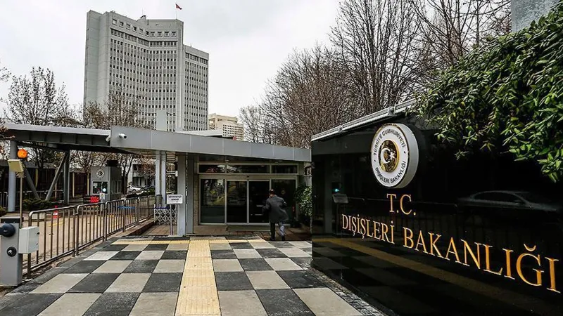 Trablus'tan Tahliye: 82 Türk Vatandaşı Güvenle Türkiye'ye Döndü!