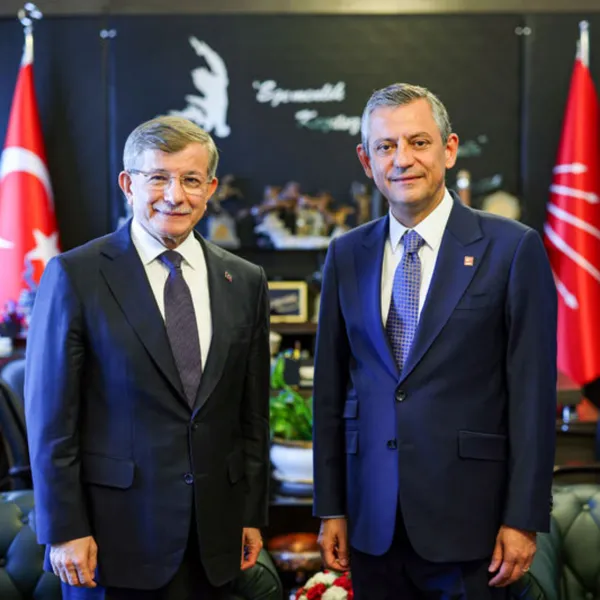 Özel ile Davutoğlu, bir araya geldi 