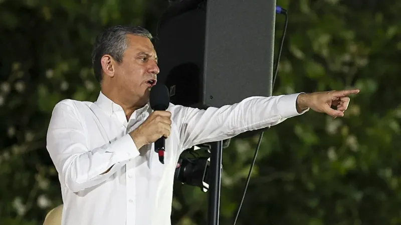 Özgür Özel'den Şok Hamle! CHP'de Büyük Tasfiye Mi Başladı?