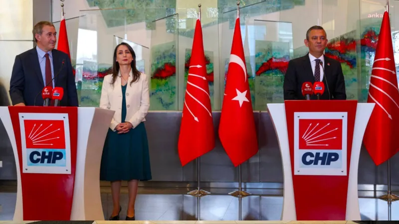 Siyasi parti turuna çıkan DEM Parti heyeti, CHP Genel Merkezi'nde 