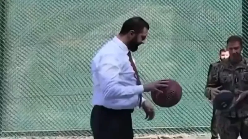Suriye lideri Şara CENTCOM Komutanı Cooper ile basketbol oynadı