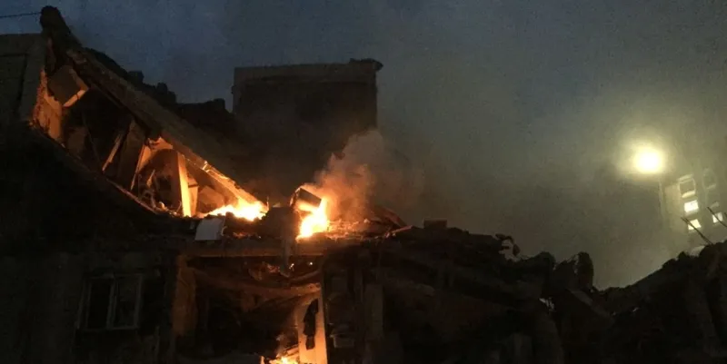 Tahran'ın doğusundan şiddetli patlama sesleri