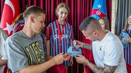 Trabzonspor'un yıldızları Ukraynalı çocuklarla bir araya geldi