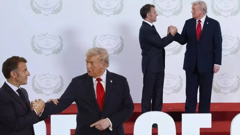 Trump'tan Macron'a El Sıkışma Tehdidi mi? O Anlar Kamerada!