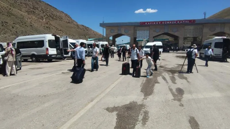 Umman, İran'daki vatandaşlarını tahliye ediyor