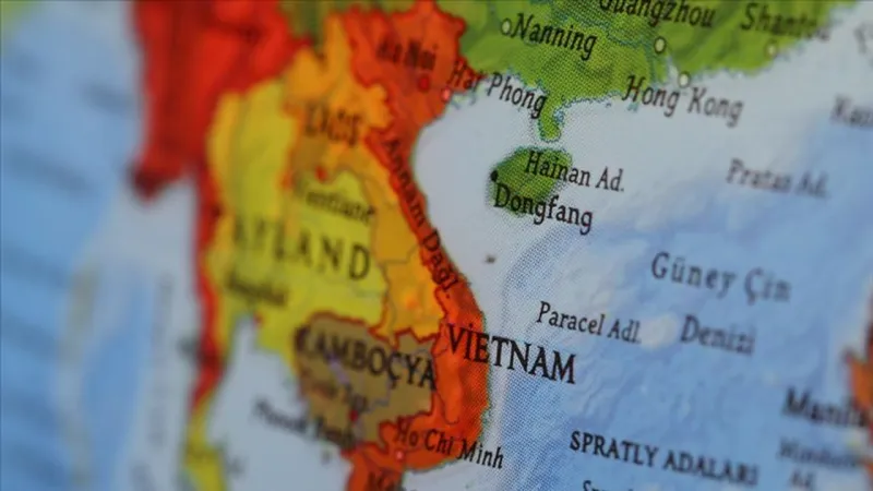 Vietnam'da etkisi hissedilen Kajiki Tayfunu nedeniyle 3 kişi öldü